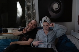 Jan Fabris, Maša Grošelj na snemanju filma Voajerka (2024).