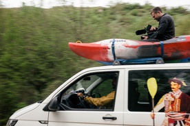 Rožle Bregar na snemanju filma Nepoškodovane (2018).