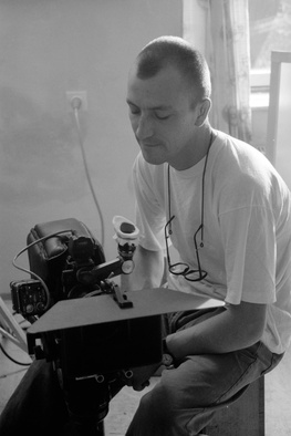 Toni Laznik on the set of Kruh in mleko (2001).