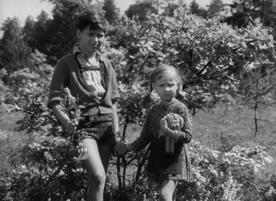 Eveline Wohlfeiler, Tugo Štiglic na snemanju filma Dolina miru (1956).