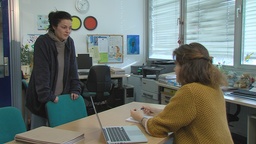 Urša Kavčič, Beti Strgar v filmu Podpišite tukaj (2017).