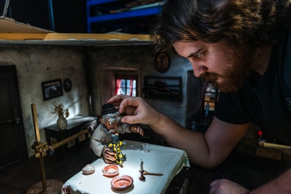 Domen Sajovic na snemanju filma Močerad (s.d.).