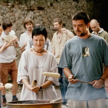 Matej Družnik, Polona Juh, Jure Sotler v filmu Jebiga (2000).