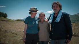 Petra Seliškar on the set of Gora se ne bo premaknila (2025).