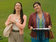 Lea Cverle, Sara Gorše v filmu Hiška (2025).