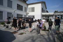 fotografija s snemanja Smrdljivc (2025)