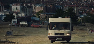 Boris Cavazza, Vlado Novak v filmu Dedek gre na jug (2022).