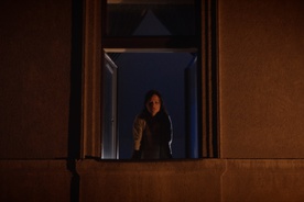 Nika Rozman v filmu Nočko, mami! (2021).