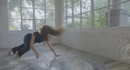 Sanja Nešković Peršin v filmu V-hodi (2025).