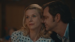 Jurij Zrnec, Tjaša Železnik v filmu Belo se pere na devetdeset (2025).