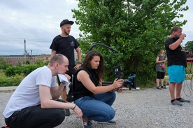 Jan Fabris, Vida Habjanič na snemanju filma Izginotje Evelin Gale (2023).