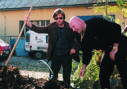 Damjan Kozole, Nenad Milikić na snemanju filma Porno film (2000).