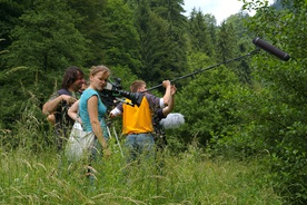 Mina Bergant na snemanju filma Vodni čut (2008).