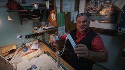 Kader iz filma Več kot le dom (2024)