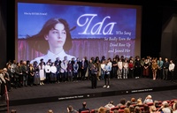 Slovenska premiera celovečernega prvenca Ester Ivakič Ida, ki je pela tako grdo, da so še mrtvi vstali od mrtvih in zapeli z njo