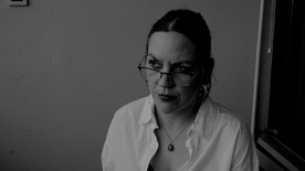 Tamara Avguštin v filmu SMRT – Uvod za začetnike: Priročnik s predpisi, normativi in uporabnimi namigi. Tretja, dopolnjena izdaja (2025).