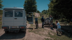 fotografija s snemanja Gora se ne bo premaknila (2025)