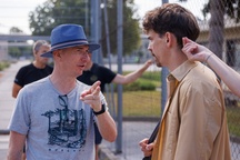 Nejc Cijan Garlatti, Jernej Kastelec on the set of Konji (s.d.).
