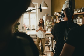 Uma Štader on the set of Gajin svet 3 (s.d.).