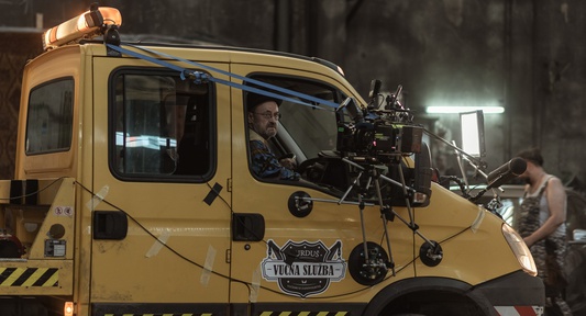 Vlado Novak na snemanju filma Dedek gre na jug (s.d.).
