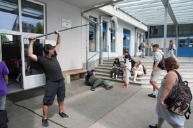 fotografija s snemanja Smrdljivc (2025)