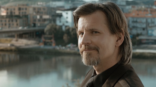 Aljoša Ternovšek v filmu Slovenija, Avstralija in jutri ves svet (2017).