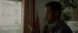 Miha Rodman v filmu Nekaj rdečega (2026).