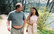 Peter Musevski, Marjuta Slamič v filmu Delo osvobaja (2004).