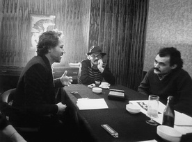Silvan Furlan in Zdenko Vrdlovec med intervjujem z Wernerjem Herzogom leta 1985 >> foto: Dušan Gerlica (arhiv Slovenske kinoteke)