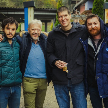 Francesco Borchi, Emir Hadžihafizbegović, Moamer Kasumović, Goran Vojnović on the set of Nekoč so bili ljudje (s.d.).