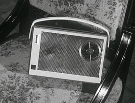 Still frame Pošvedrani klavir (2022)