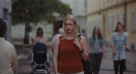 Julija Klavžar v filmu Adijo, Ana. Zdravo, Jaz! (2022).