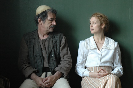 Iva Krajnc Bagola, Predrag Manojlović v filmu Besa (2009).