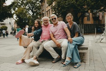 Peter Bratuša, Sebastian Cavazza, Ajda Smrekar, Uma Štader na snemanju filma Gajin svet 3 (s.d.).