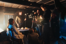 fotografija s snemanja Kotel (2025)