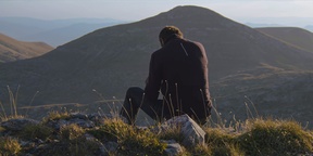 Kader iz filma Gora se ne bo premaknila (2025)