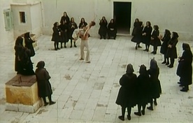 Still frame Xenia na gostovanju (1975)