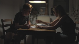 Gašper Markun, Judita Zidar v filmu Obisk (2016).