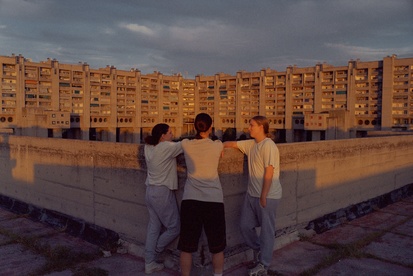 Mina Milovanović, Mia Skrbinac, Sarah Al Saleh v filmu Fantasy (2025).