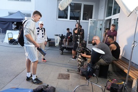 fotografija s snemanja Smrdljivc (2025)