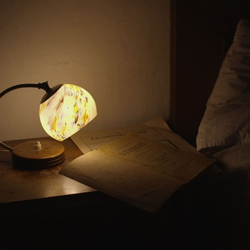 Still frame Križ in kladivo (2015)