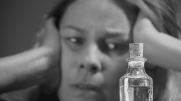 Ana Urbanc v filmu Juha z arzenikom (2025).