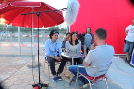 Predrag Dubravčić, Slobodan Maksimović, Marjuta Slamič, Gašper Tič na snemanju filma Nika (2016).