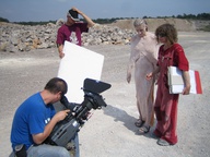 Maja Delak, Ema Kugler na snemanju filma Za konec časa (2009).
