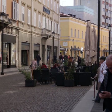 Still frame Trenutki pred zbujenjem (2019)