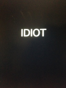 Kader iz filma Idiot (2013)