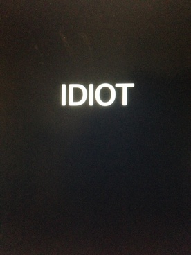 Still frame Idiot (2013)