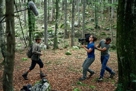 Simon Gosnik on the set of Viharnik z roba, 100 let Skalašev (2023).